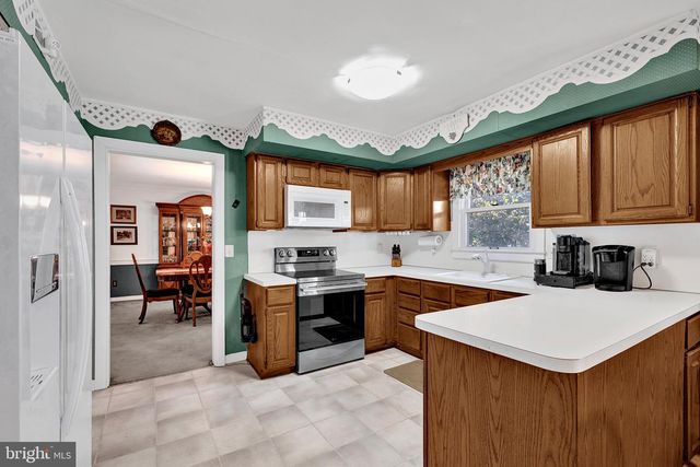 17 PADDOCK DR, Lawrence, NJ 08648