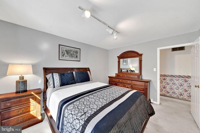 17 PADDOCK DR, Lawrence, NJ 08648