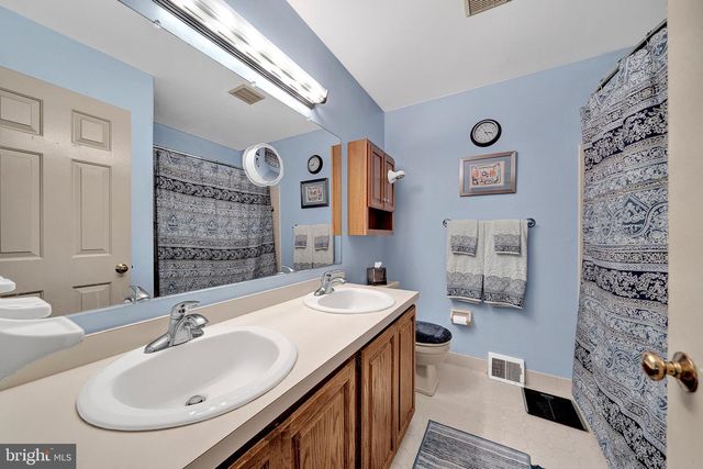 17 PADDOCK DR, Lawrence, NJ 08648