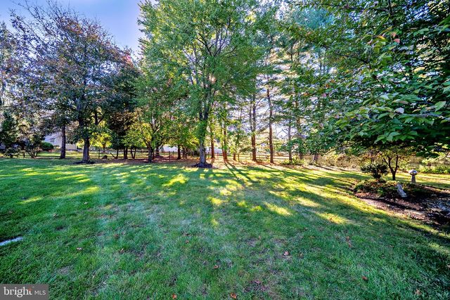 17 PADDOCK DR, Lawrence, NJ 08648