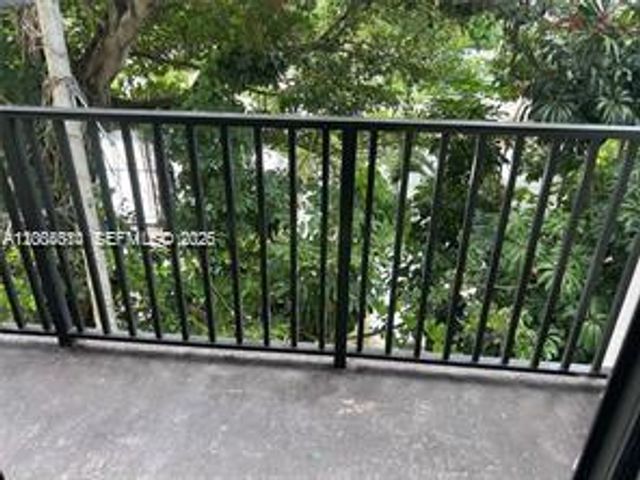 6950 W 6th Avenue 415, Hialeah, FL 33014
