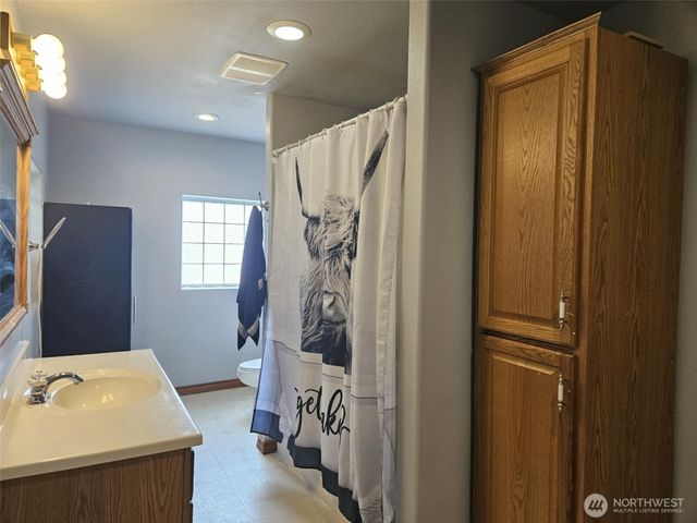 4415 W Jarstad Drive, Bremerton, WA 98312