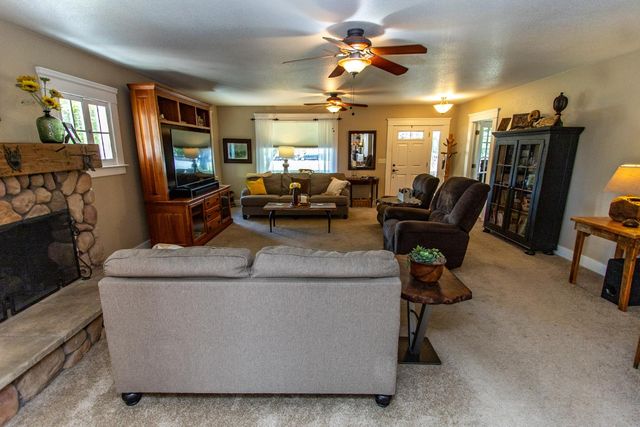 5648 Esmar Rd, Ceres, CA 95307