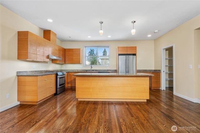 738 N 185th Street, Shoreline, WA 98133