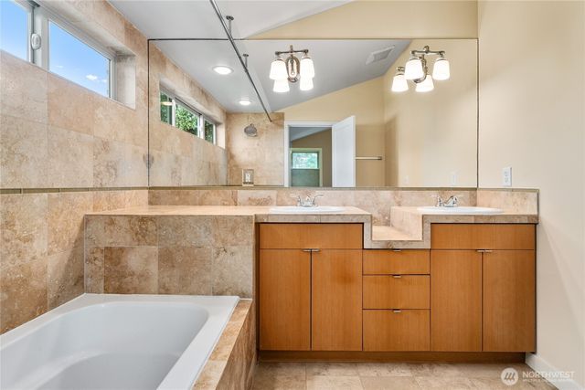 738 N 185th Street, Shoreline, WA 98133