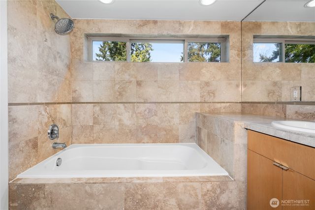 738 N 185th Street, Shoreline, WA 98133