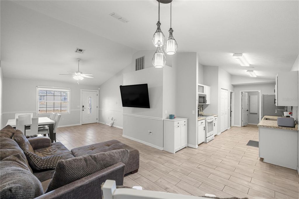 Image 5 of property listing at 6460 PECAN COURSE, Ocala, FL 34472