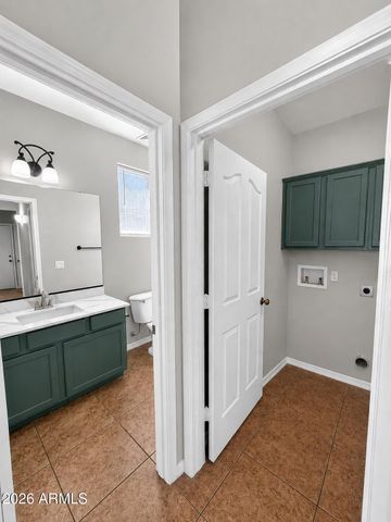 728 W DESERT CANYON Drive, San Tan Valley, AZ 85143
