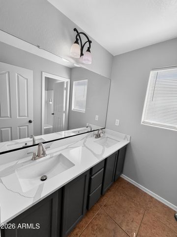 728 W DESERT CANYON Drive, San Tan Valley, AZ 85143