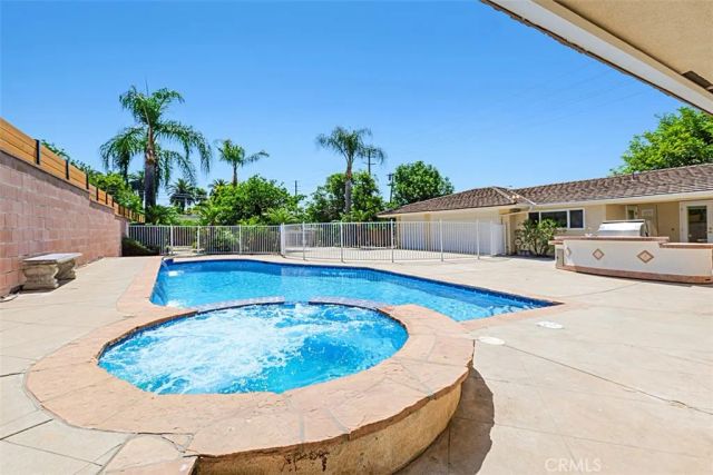 1604 N Laurel Avenue, Upland, CA 91784