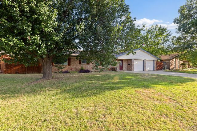 6736 Corona Drive, North Richland Hills, TX 76180