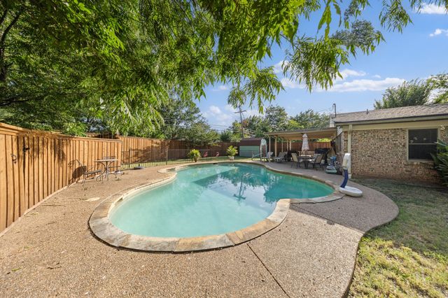 6736 Corona Drive, North Richland Hills, TX 76180