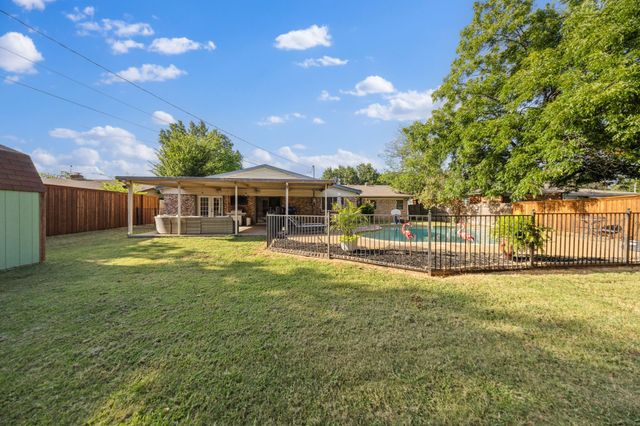 6736 Corona Drive, North Richland Hills, TX 76180