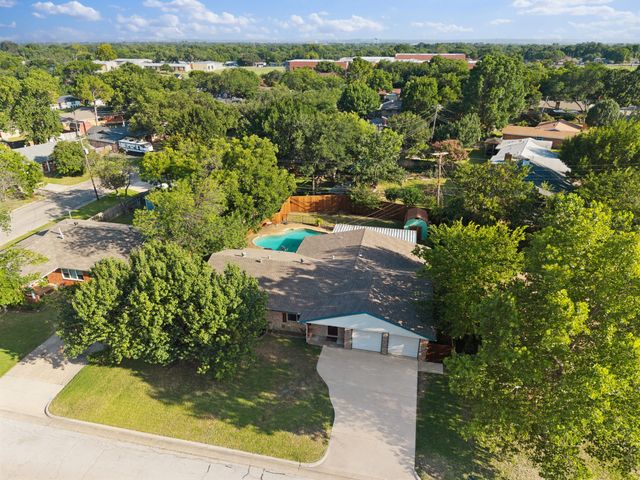 6736 Corona Drive, North Richland Hills, TX 76180