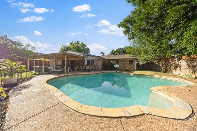 6736 Corona Drive, North Richland Hills, TX 76180
