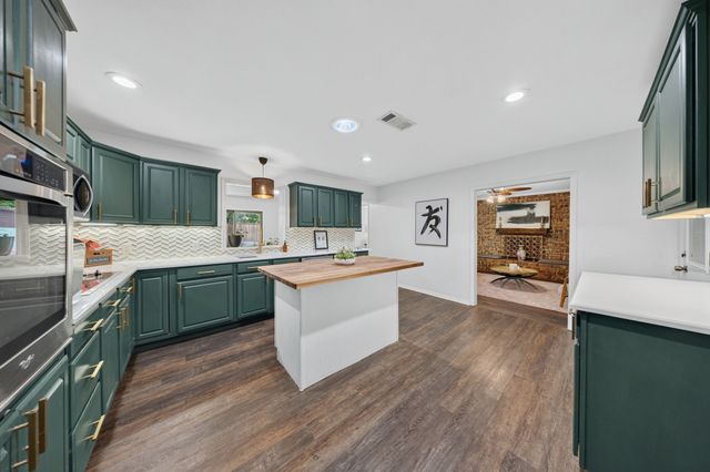 6736 Corona Drive, North Richland Hills, TX 76180