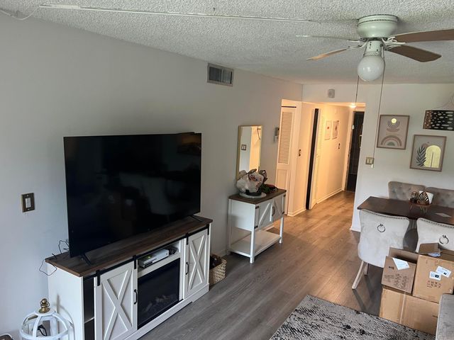 6301 N University Drive, Tamarac, FL 33321