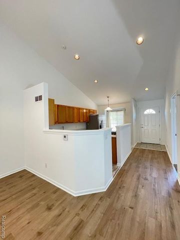 30885 Lee Frank Lane, Madison Heights, MI 48071