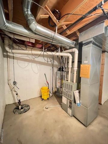 30885 Lee Frank Lane, Madison Heights, MI 48071