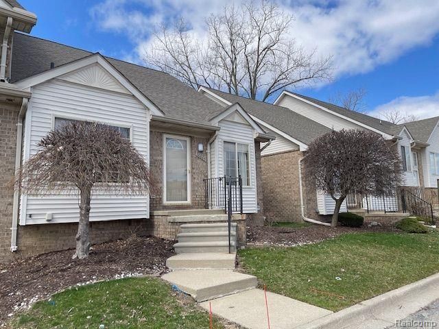 30885 Lee Frank Lane, Madison Heights, MI 48071