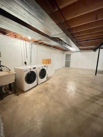 30885 Lee Frank Lane, Madison Heights, MI 48071