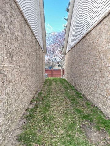 30885 Lee Frank Lane, Madison Heights, MI 48071