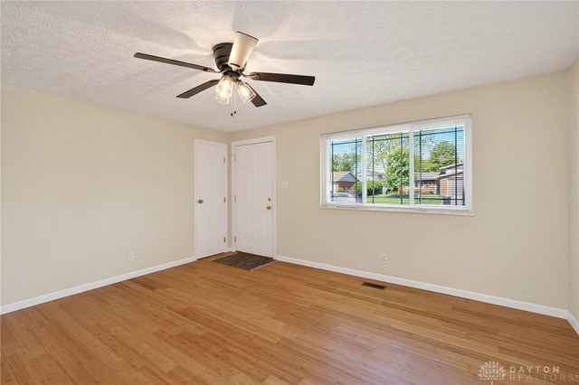 5214 Waverly Street, Fairborn, OH 45324