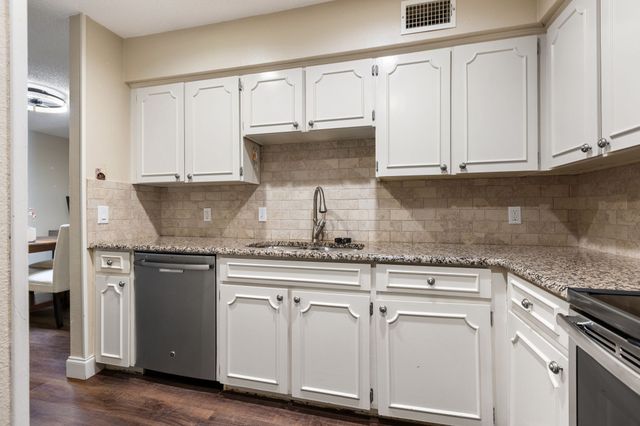 15912 Archwood Lane 1016, Dallas, TX 75248