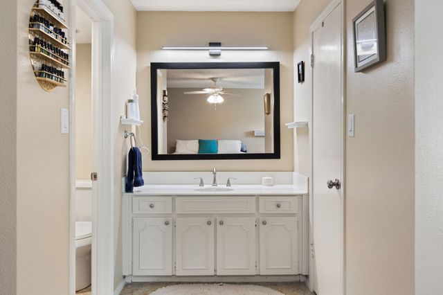 15912 Archwood Lane 1016, Dallas, TX 75248