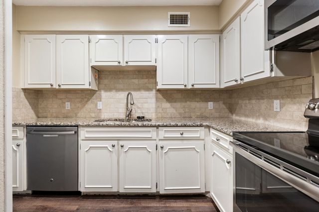 15912 Archwood Lane 1016, Dallas, TX 75248