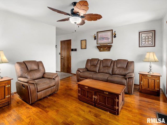 520 S 6TH Street, Herrin, IL 62948