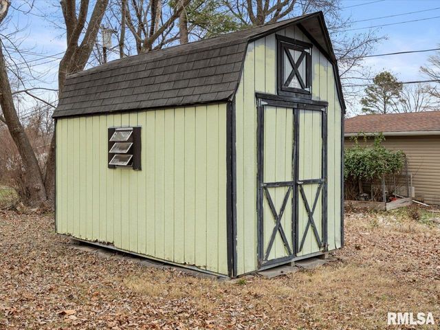 520 S 6TH Street, Herrin, IL 62948