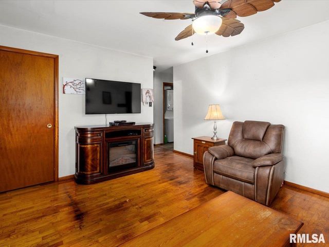 520 S 6TH Street, Herrin, IL 62948