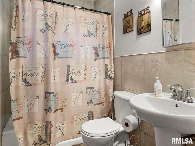 520 S 6TH Street, Herrin, IL 62948