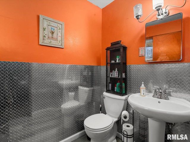 520 S 6TH Street, Herrin, IL 62948