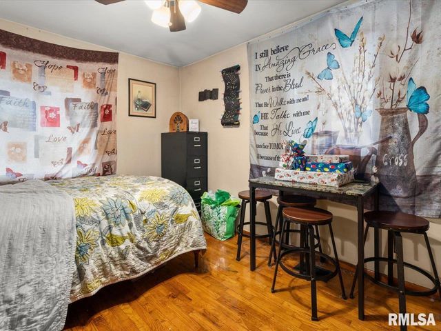 520 S 6TH Street, Herrin, IL 62948