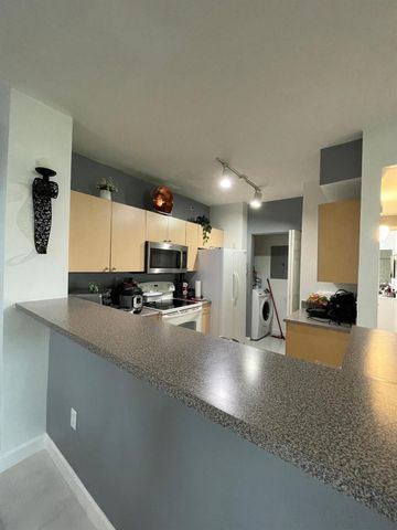 7950 N Nob Hill Road, Tamarac, FL 33321