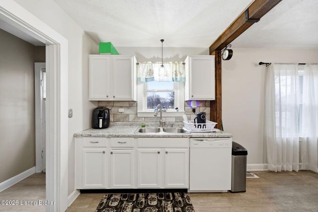 4906 Valley Station Rd, Louisville, KY 40272