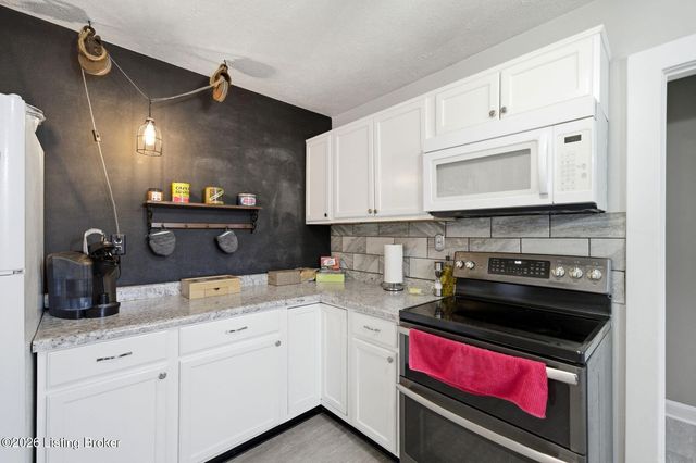 4906 Valley Station Rd, Louisville, KY 40272