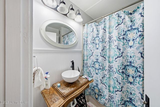 4906 Valley Station Rd, Louisville, KY 40272