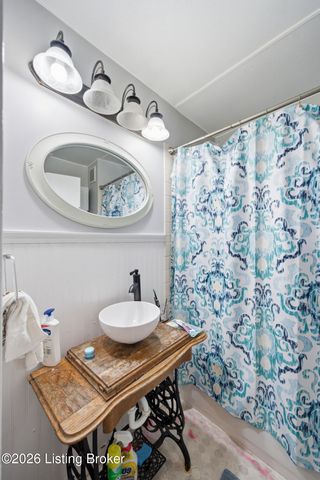 4906 Valley Station Rd, Louisville, KY 40272