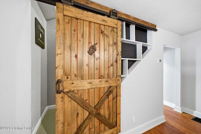 4906 Valley Station Rd, Louisville, KY 40272