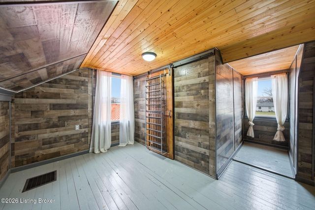 4906 Valley Station Rd, Louisville, KY 40272