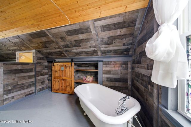 4906 Valley Station Rd, Louisville, KY 40272