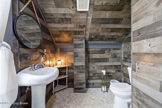 4906 Valley Station Rd, Louisville, KY 40272