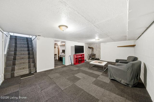 4906 Valley Station Rd, Louisville, KY 40272