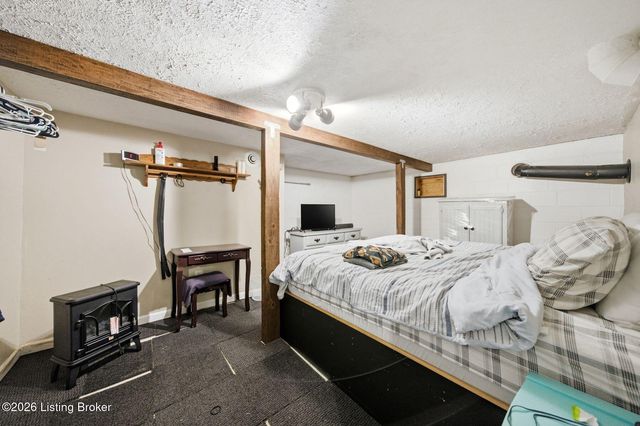 4906 Valley Station Rd, Louisville, KY 40272