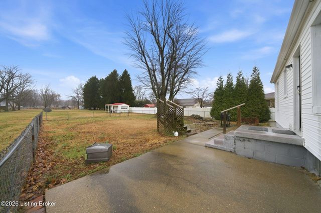 4906 Valley Station Rd, Louisville, KY 40272