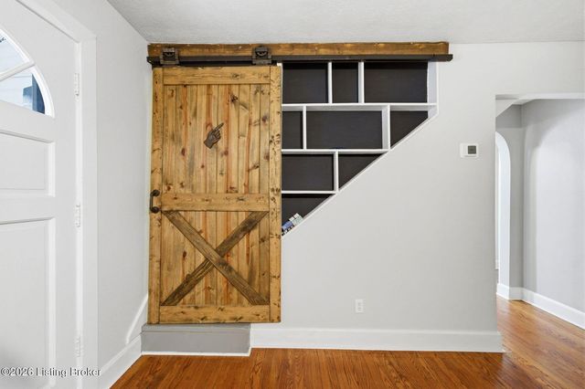 4906 Valley Station Rd, Louisville, KY 40272