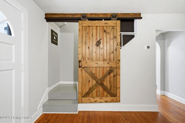 4906 Valley Station Rd, Louisville, KY 40272